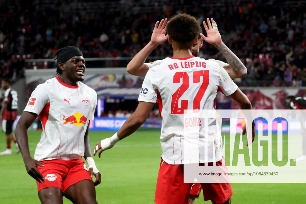 Fussball 1.Bundesliga, RB Leipzig - Eintracht Frankfurt v.l. Torjubel nach dem Tor zum celebrating the goal celebrate 6:0 durch Tidiam Gomis (RB Leipzig) Leipzig