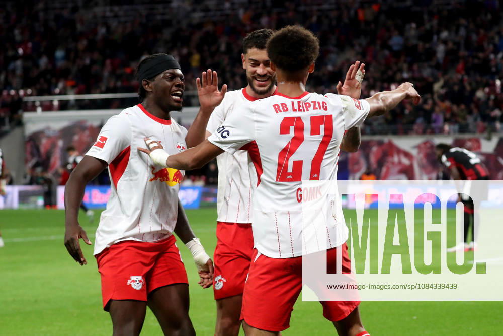 Fussball 1.Bundesliga, RB Leipzig - Eintracht Frankfurt v.l. Torjubel nach dem Tor zum celebrating the goal celebrate 6:0 durch Tidiam Gomis (RB Leipzig) Leipzig