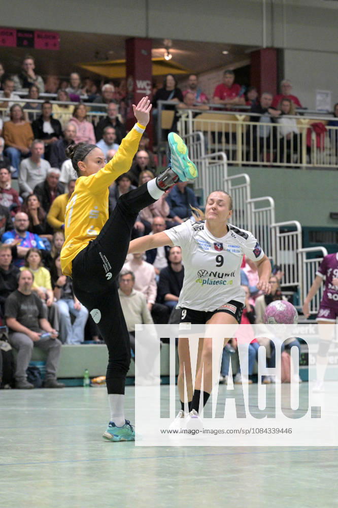 Sarah Dekker (SCM Ramnicu Valcea, 09) beim Torwurf gegen Sara Suba (TusSies Metzingen, 77) im Tor TusSies Metzingen vs. SCM Ramnicu Valcea, Handball, EHF, Europa Leauge Qualifikation Rueckspiel, Saison 2026 2027, 10.10.2026 TusSies Metzingen vs. SCM Ramnicu Valcea, Handball, EHF, Europa Leauge Qualifikation Rueckspiel, Saison 2026 2027, 10.10.2026 Metzingen