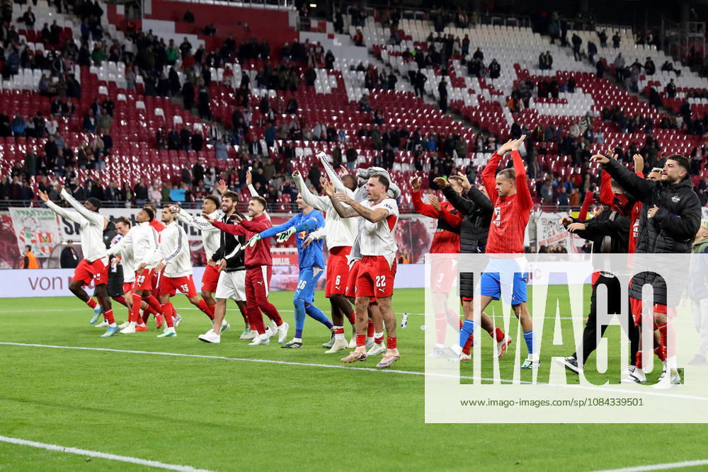 Fussball 1.Bundesliga, RB Leipzig - Eintracht Frankfurt v.l. Jubel, Freude über den Sieg Leipzig