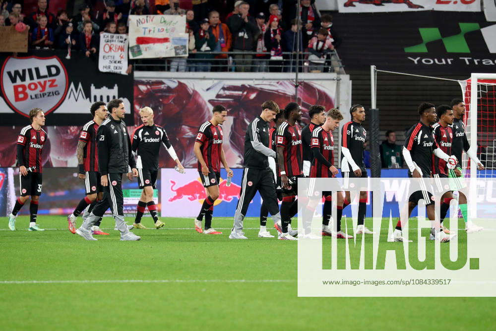 Fussball 1.Bundesliga, RB Leipzig - Eintracht Frankfurt v.l. Spieler der Eintracht Enttäuscht, traurig, frustriert, ratlos, Leipzig
