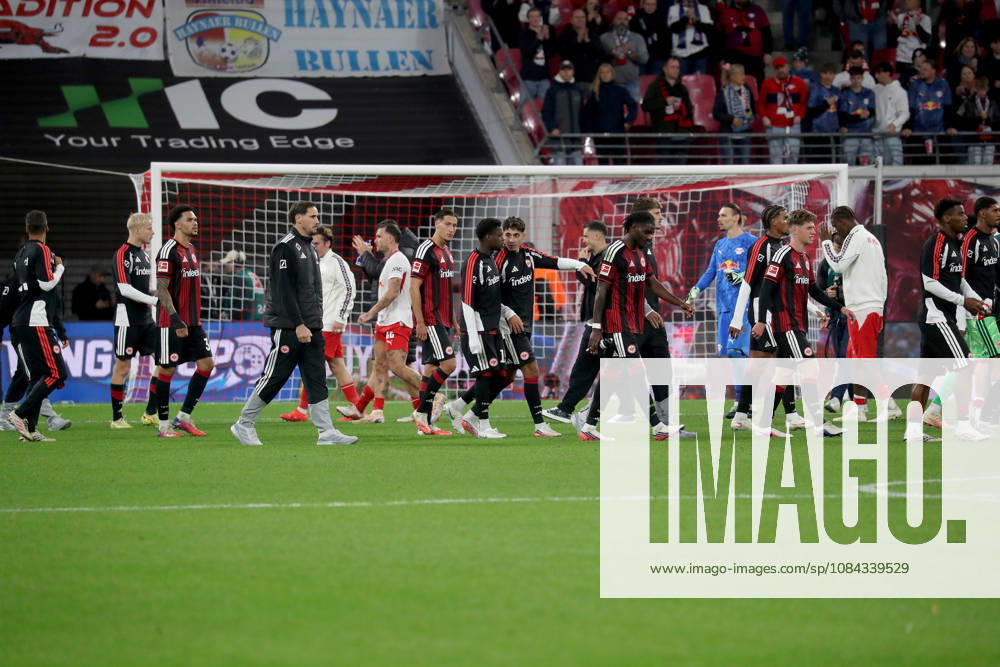 Fussball 1.Bundesliga, RB Leipzig - Eintracht Frankfurt v.l. Spieler der Eintracht Enttäuscht, traurig, frustriert, ratlos, Leipzig