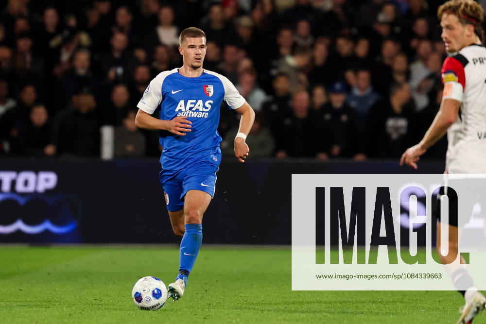 2026-10-10 Feyenoord v AZ Alkmaar - Dutch Eredivisie ROTTERDAM, NETHERLANDS - OCTOBER 10: Wouter Goes of AZ Alkmaar runs with the ball during the Dutch Eredivisie match between Feyenoord and AZ Alkmaar at Stadion Feijenoord on October 10, 2026 in Rotterdam, Netherlands. Rotterdam Stadion Feijenoord Netherlands Content not available for redistribution in The Netherlands directly or indirectly through any third parties.