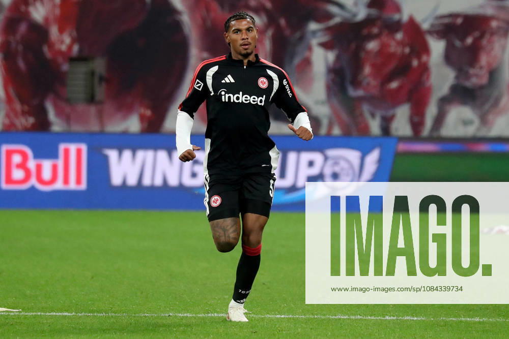 Fussball 1.Bundesliga, RB Leipzig - Eintracht Frankfurt v.l. Auslaufen Otavio (Eintracht Frankfurt) Leipzig