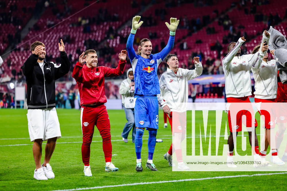 Brajan Gruda (RB Leipzig, 10), Maarten Vandevoordt (RB Leipzig, 26), Andrija Maksimovic (RB Leipzig, 30) Jubel Freude nach dem Sieg, GER, RB Leipzig vs. Eintracht Frankfurt, Fussball, 1. Bundesliga Herren, 5. Spieltag, Spielzeit 2026 2027, 10.10.2026 DFL regulations prohibit any use of photographs as image sequences and or quasi-video. GER, RB Leipzig vs. Eintracht Frankfurt, Fussball, 1. Bundesliga Herren, 5. Spieltag, Spielzeit 2026 2027, 10.10.2026 Leipzig