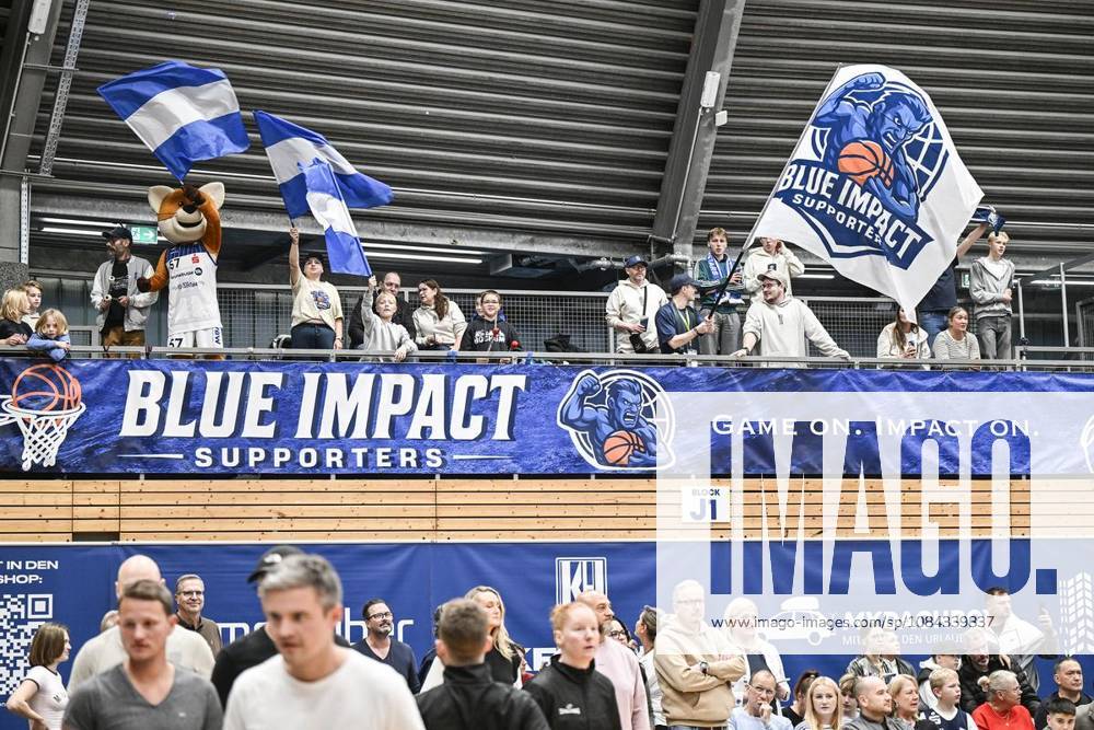 VfL Sparkassen Stars Bochum (in Blau-Weiß) spielt am Samstag,10. Oktober 2026 gegen BG Göttingen (in Violett) in der Basketball - 2. Bundesliga ProA in der Rundsporthalle in Bochum. Deutschland NRW Bochum