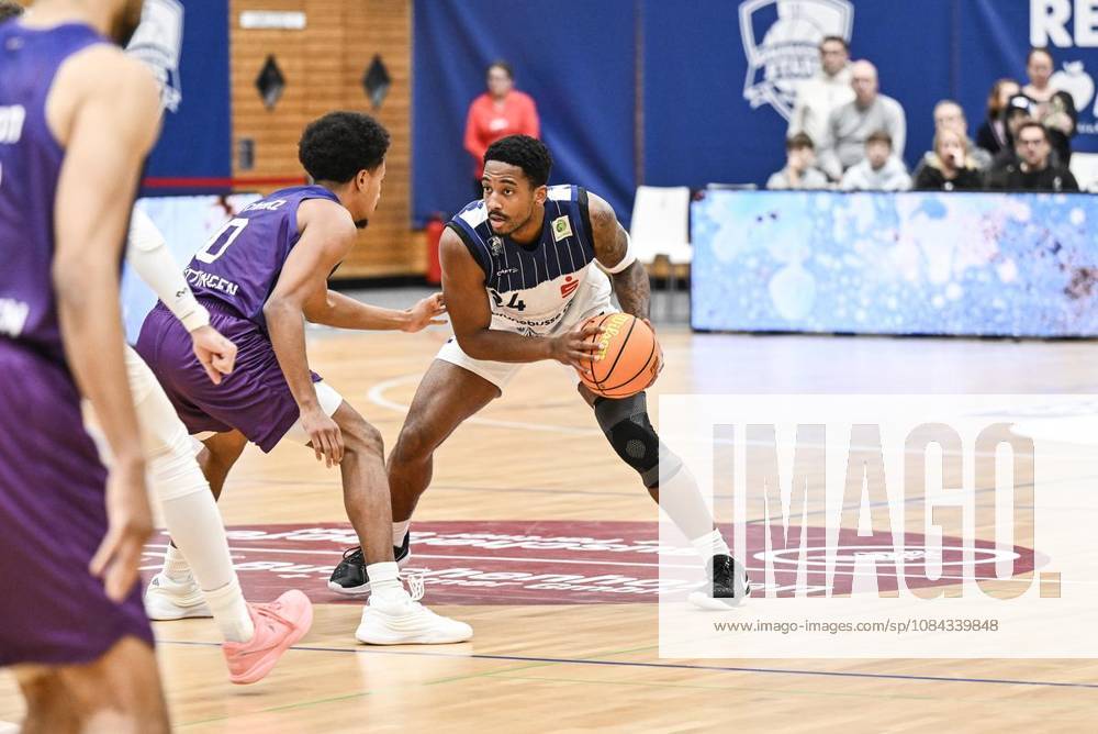 JAMONTA BLACK, VfL Sparkassen Stars Bochum (in Blau-Weiß) spielt am Samstag,10. Oktober 2026 gegen BG Göttingen (in Violett) in der Basketball - 2. Bundesliga ProA in der Rundsporthalle in Bochum. Deutschland NRW Bochum