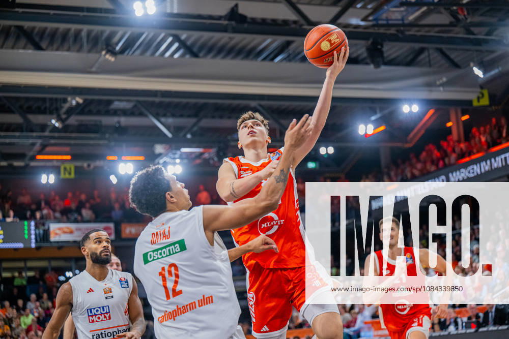 1. Basketball Bundesliga, easyCredit BBL, Saison 2026 2027, Herren, Hauptrunde, 5. Spieltag, 10.10.2026, RASTA Vechta - ratiopharm ulm Dominik Dolic ( 8 - RASTA Vechta) beim Korbleger Vechta RASTA Dome Niedersachsen Deutschland