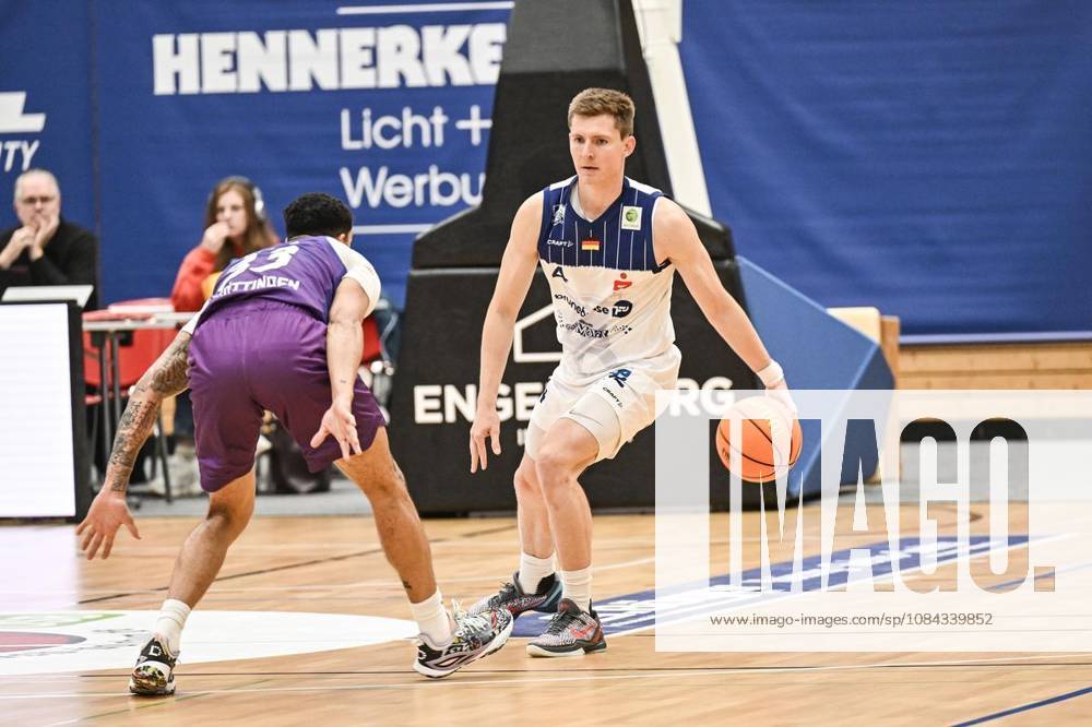 NIKLAS GESKE, VfL Sparkassen Stars Bochum (in Blau-Weiß) spielt am Samstag,10. Oktober 2026 gegen BG Göttingen (in Violett) in der Basketball - 2. Bundesliga ProA in der Rundsporthalle in Bochum. Deutschland NRW Bochum