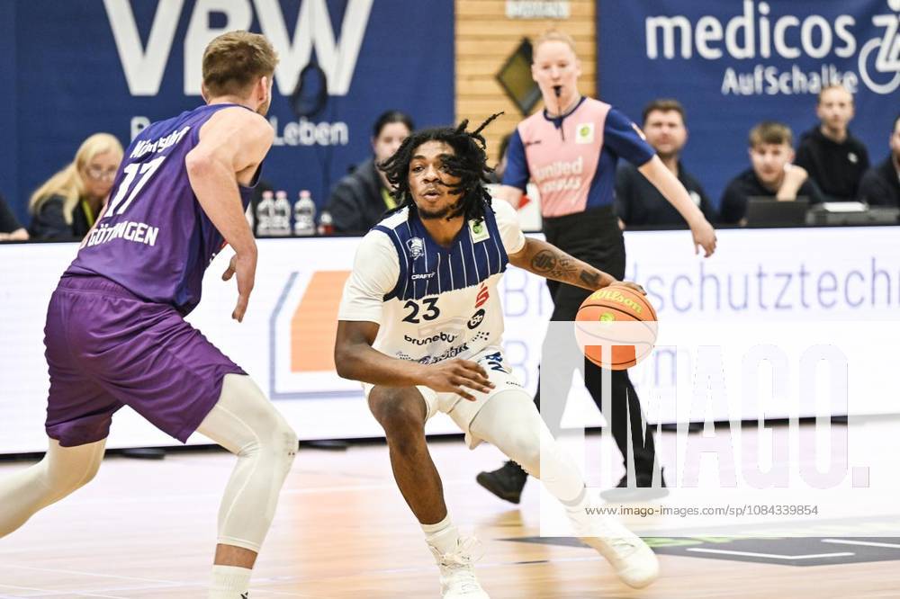 JAYLEN WESLEY, VfL Sparkassen Stars Bochum (in Blau-Weiß) spielt am Samstag,10. Oktober 2026 gegen BG Göttingen (in Violett) in der Basketball - 2. Bundesliga ProA in der Rundsporthalle in Bochum. Deutschland NRW Bochum