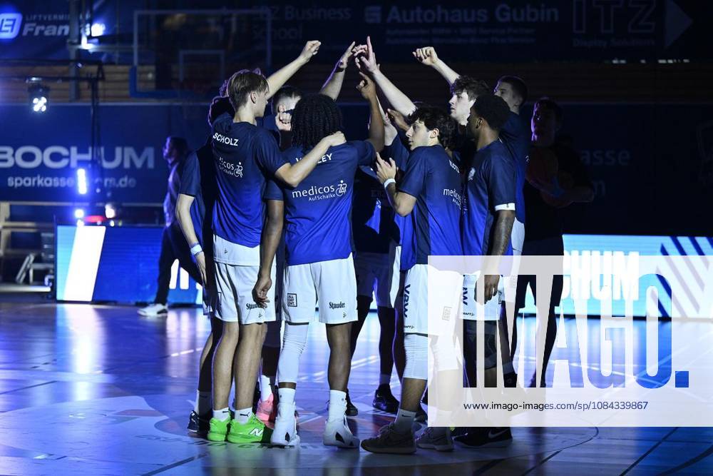 VfL Sparkassen Stars Bochum (in Blau-Weiß) spielt am Samstag,10. Oktober 2026 gegen BG Göttingen (in Violett) in der Basketball - 2. Bundesliga ProA in der Rundsporthalle in Bochum. Deutschland NRW Bochum