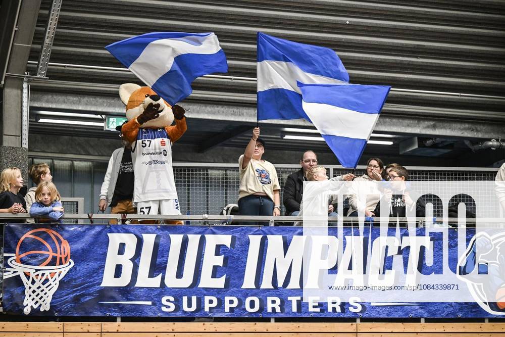 VfL Sparkassen Stars Bochum (in Blau-Weiß) spielt am Samstag,10. Oktober 2026 gegen BG Göttingen (in Violett) in der Basketball - 2. Bundesliga ProA in der Rundsporthalle in Bochum. Deutschland NRW Bochum