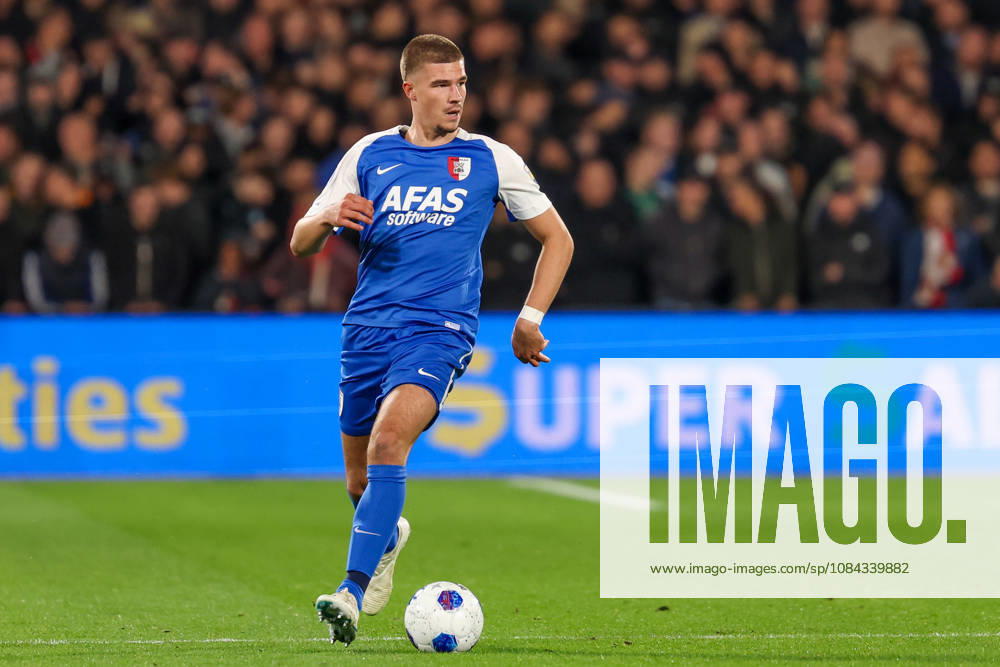 2026-10-10 Feyenoord v AZ Alkmaar - Dutch Eredivisie ROTTERDAM, NETHERLANDS - OCTOBER 10: Wouter Goes of AZ Alkmaar runs with the ball during the Dutch Eredivisie match between Feyenoord and AZ Alkmaar at Stadion Feijenoord on October 10, 2026 in Rotterdam, Netherlands. Rotterdam Stadion Feijenoord Netherlands Content not available for redistribution in The Netherlands directly or indirectly through any third parties.
