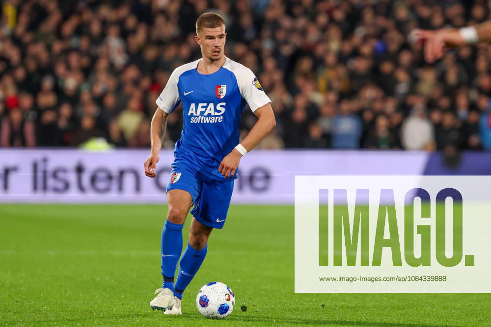 2026-10-10 Feyenoord v AZ Alkmaar - Dutch Eredivisie ROTTERDAM, NETHERLANDS - OCTOBER 10: Wouter Goes of AZ Alkmaar runs with the ball during the Dutch Eredivisie match between Feyenoord and AZ Alkmaar at Stadion Feijenoord on October 10, 2026 in Rotterdam, Netherlands. Rotterdam Stadion Feijenoord Netherlands Content not available for redistribution in The Netherlands directly or indirectly through any third parties.