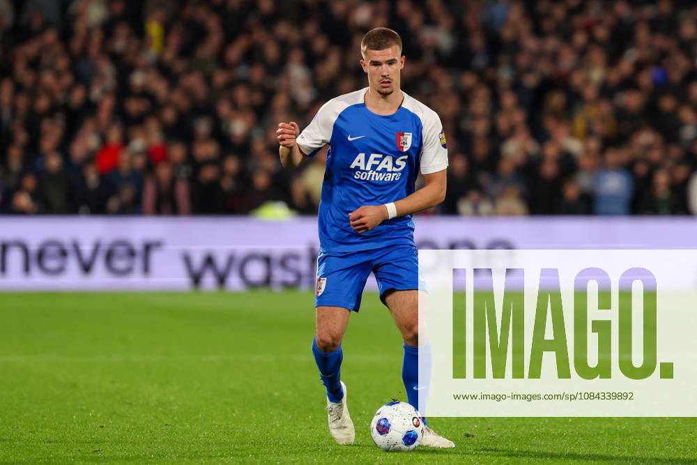 2026-10-10 Feyenoord v AZ Alkmaar - Dutch Eredivisie ROTTERDAM, NETHERLANDS - OCTOBER 10: Wouter Goes of AZ Alkmaar in action during the Dutch Eredivisie match between Feyenoord and AZ Alkmaar at Stadion Feijenoord on October 10, 2026 in Rotterdam, Netherlands. Rotterdam Stadion Feijenoord Netherlands Content not available for redistribution in The Netherlands directly or indirectly through any third parties.