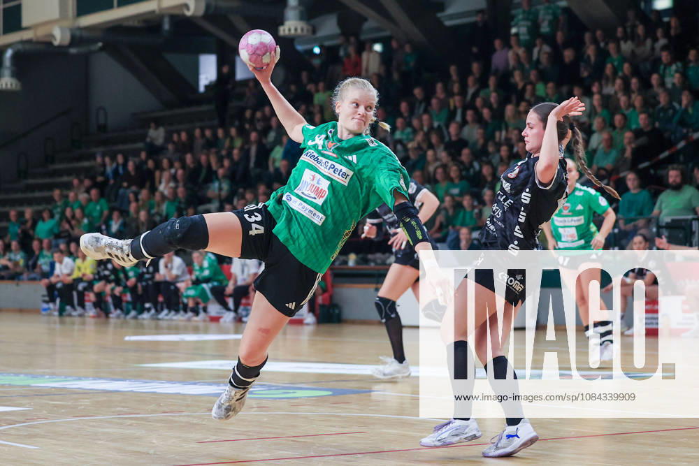 2026_10_10, Reinickendorfer Füchse Frauen-SG Nürtingen-Zizishausen, 5. Spieltag , 2. Bundesliga ,HBF,Handball, Sömmeringhalle Jonna Schaube (Reinickendorfer Füchse Frauen, 34) holt zum Torwurf aus Berlin Berlin Germany