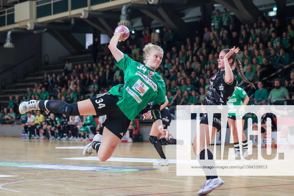 2026_10_10, Reinickendorfer Füchse Frauen-SG Nürtingen-Zizishausen, 5. Spieltag , 2. Bundesliga ,HBF,Handball, Sömmeringhalle Jonna Schaube (Reinickendorfer Füchse Frauen, 34) fligt beim Torwurf Berlin Berlin Germany