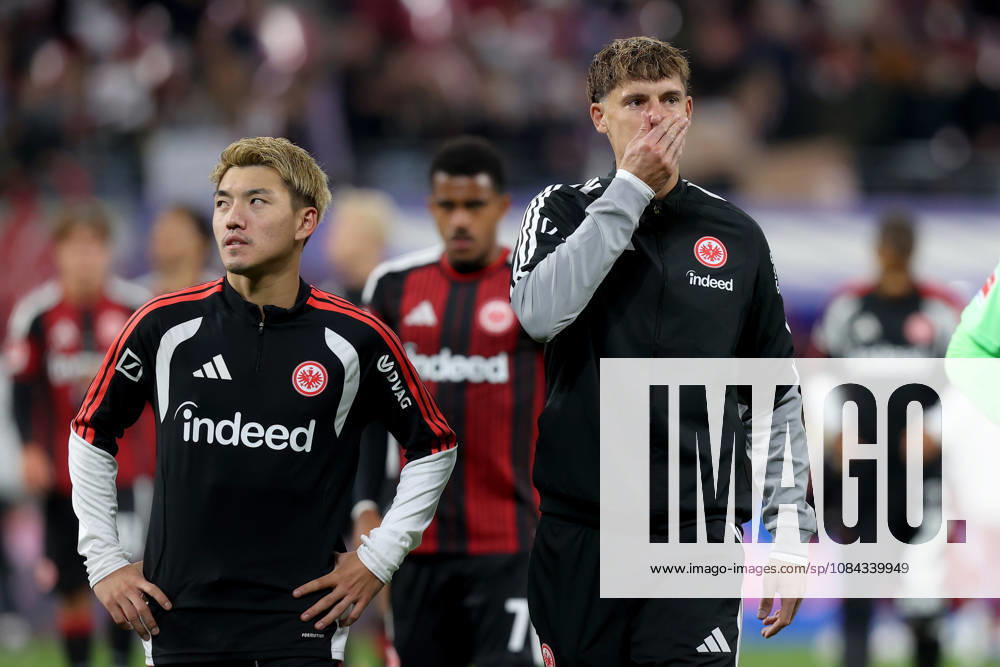 Fussball 1.Bundesliga, RB Leipzig - Eintracht Frankfurt v.l. Ritsu Doan (Eintracht Frankfurt) Robin Koch (Eintracht Frankfurt) Enttäuscht, traurig, frustriert, ratlos, Leipzig