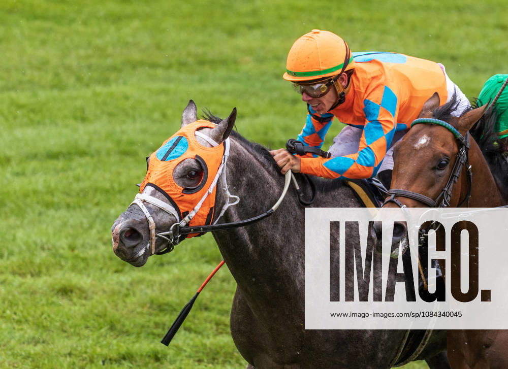 Merlin Monroan (6) ridden by Tyler Gaffalione wins an allowance on QEII GI Day on October 10, 2026. Candice Chavez Eclipse Sportswire CSM Lexington USA - ZUMAcs17 20261010_faf_cs17_010