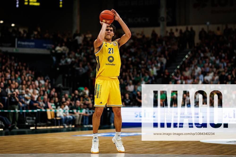 Brandon Angel (Alba Berlin) mit Ball, Action Aktion, Freisteller Vet Concept Gladiators Trier vs Alba Berlin, Basketball, easyCredit BBL, 5. Spieltag, Saison 2026 2027, 10.10.2026 Vet Concept Gladiators Trier vs Alba Berlin, Basketball, easyCredit BBL, 5. Spieltag, Saison 2026 2027