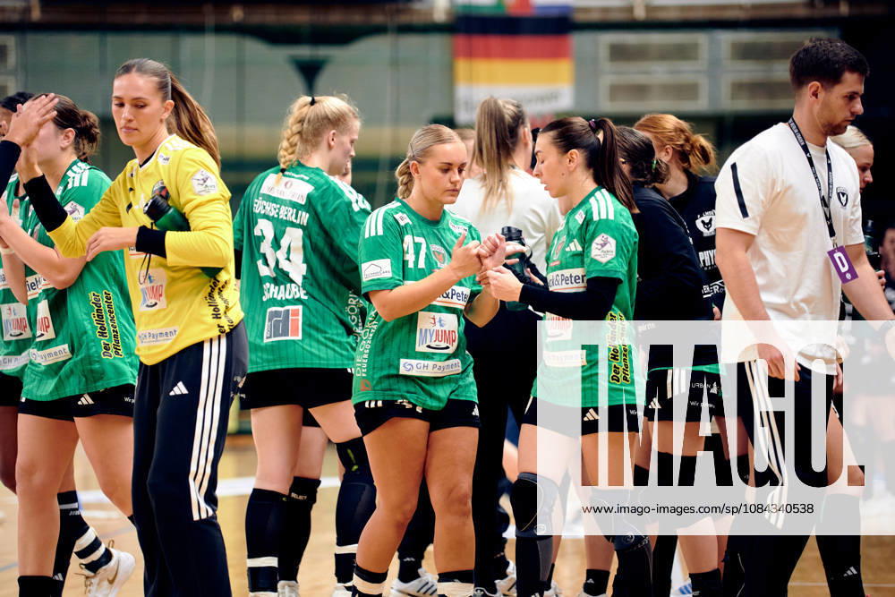 Fuechse Berlin, ANOUK NIEUWENWEG (Fuechse Berlin, 47), DANIQUE TROOSTER (Fuechse Berlin, 01), GER, 2. Handball - Bundesliga Frauen, Fuechse Berlin vs. SG Nuertingen-Zizishausen, Saison 2026 27, 5. Spieltag, 10.10.2026 GER, 2. Handball - Bundesliga Frauen, Fuechse Berlin vs. SG Nuertingen-Zizishausen, Saison 2026 27, 5. Spieltag, 10.10.2026 Berlin