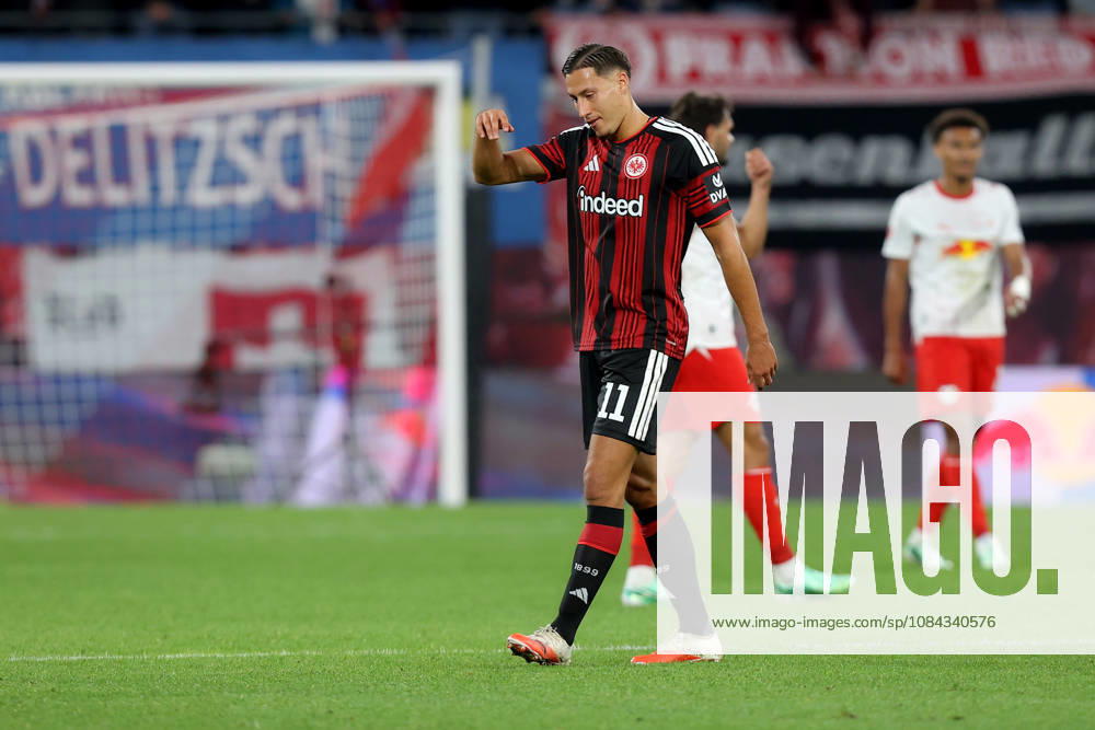Fussball 1.Bundesliga, RB Leipzig - Eintracht Frankfurt v.l. Younes Ebnoutalib (Eintracht Frankfurt) Enttäuscht, traurig, frustriert, ratlos, Leipzig