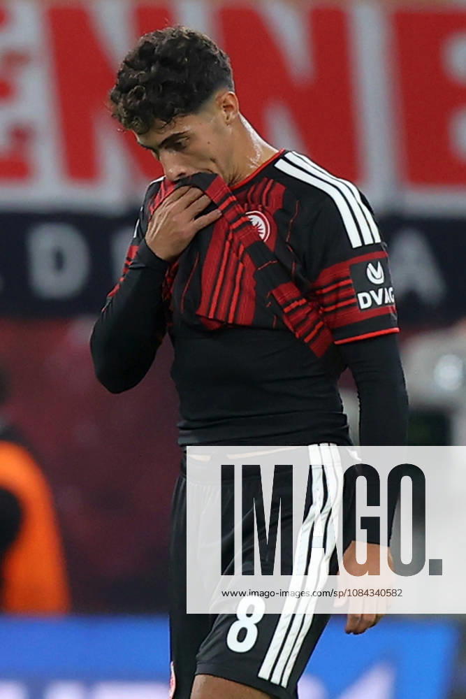 Fussball 1.Bundesliga, RB Leipzig - Eintracht Frankfurt v.l. Fares Chaibi (Eintracht Frankfurt) Enttäuscht, traurig, frustriert, ratlos, Leipzig