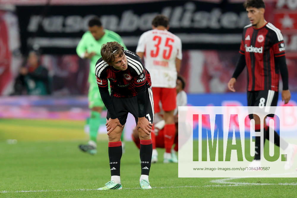 Fussball 1.Bundesliga, RB Leipzig - Eintracht Frankfurt v.l. Love Arrhov (Eintracht Frankfurt) Enttäuscht, traurig, frustriert, ratlos, Leipzig
