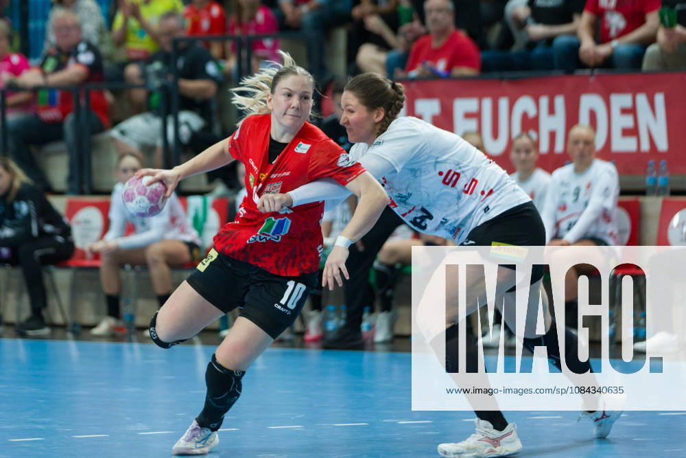 Viktoria Marksteiner (Halle, 10), Victoria Hasselbusch (Zwickau, 31), SV Union Halle-Neustadt vs. BSV Sachsen Zwickau, Handball Bundesliga Frauen, 1. Bundesliga 5. Spieltag Saison 2026 27, 10.10.2026 Halle SWH Arena Sachsen-Anhalt Deutschland