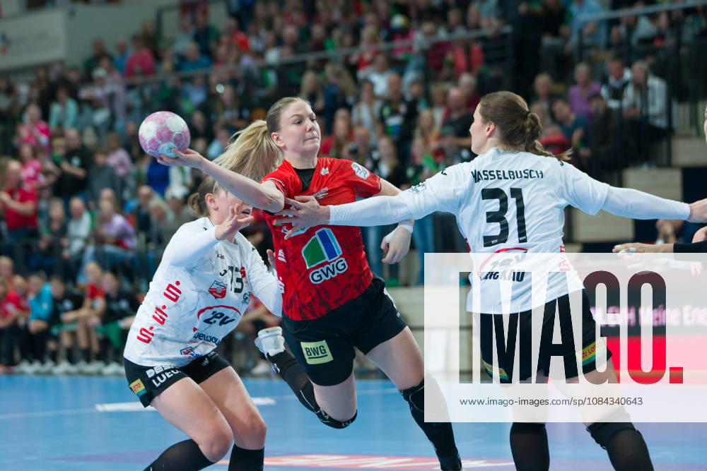 Zoe Stens (Zwickau, 73), Viktoria Marksteiner (Halle, 10), Victoria Hasselbusch (Zwickau, 31), SV Union Halle-Neustadt vs. BSV Sachsen Zwickau, Handball Bundesliga Frauen, 1. Bundesliga 5. Spieltag Saison 2026 27, 10.10.2026 Halle SWH Arena Sachsen-Anhalt Deutschland