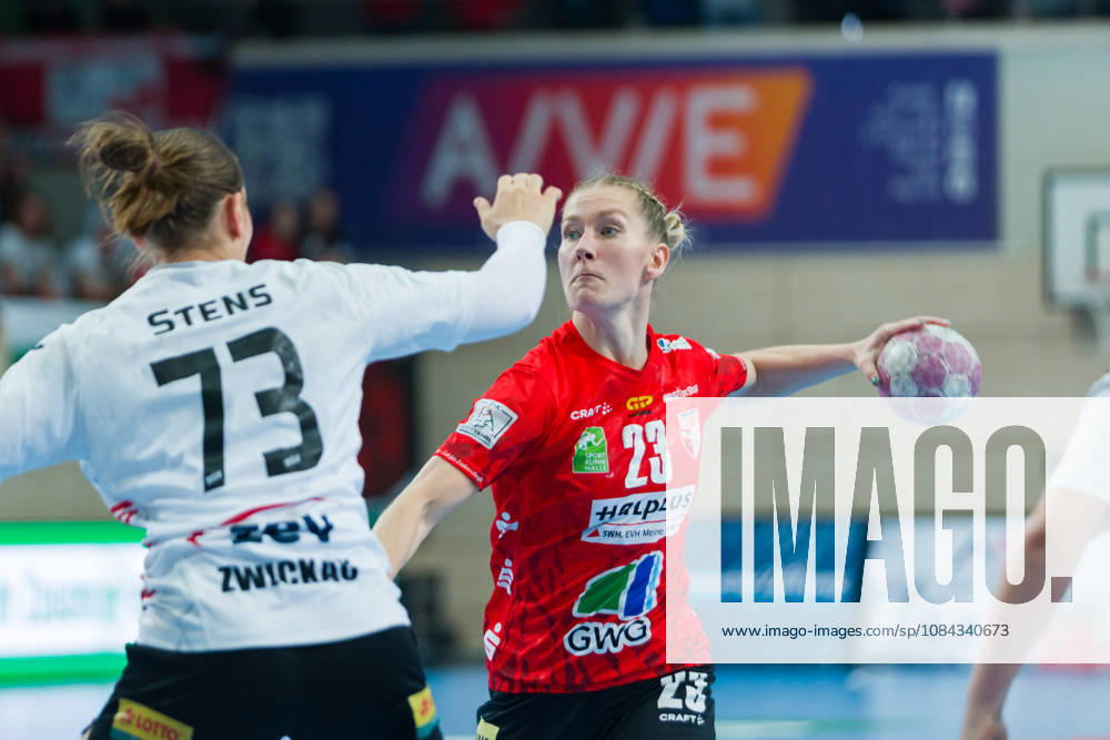 Zoe Stens (Zwickau, 73), Marie Polakova (Halle, 23), SV Union Halle-Neustadt vs. BSV Sachsen Zwickau, Handball Bundesliga Frauen, 1. Bundesliga 5. Spieltag Saison 2026 27, 10.10.2026 Halle SWH Arena Sachsen-Anhalt Deutschland