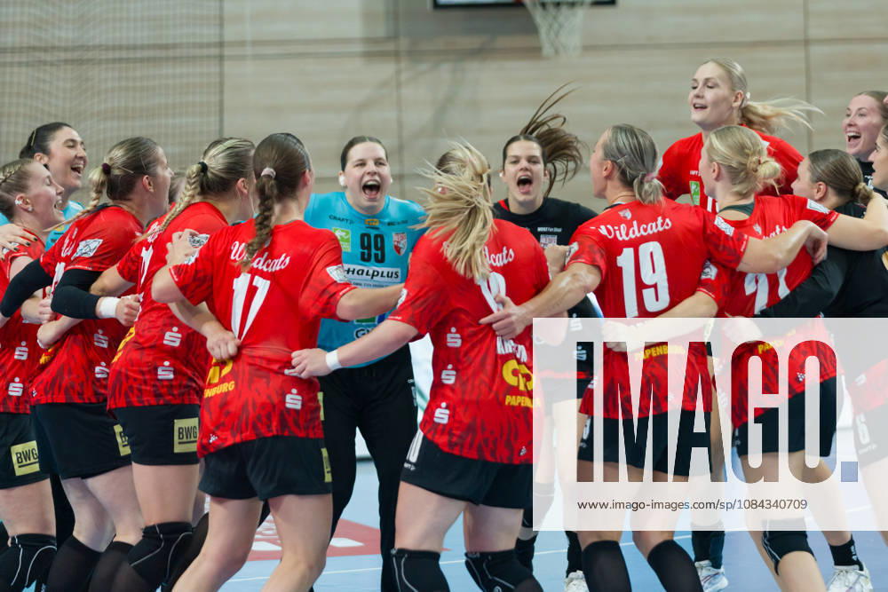 Wildcats jubeln nach 33:25 Heimsieg, SV Union Halle-Neustadt vs. BSV Sachsen Zwickau, Handball Bundesliga Frauen, 1. Bundesliga 5. Spieltag Saison 2026 27, 10.10.2026 Halle SWH Arena Sachsen-Anhalt Deutschland