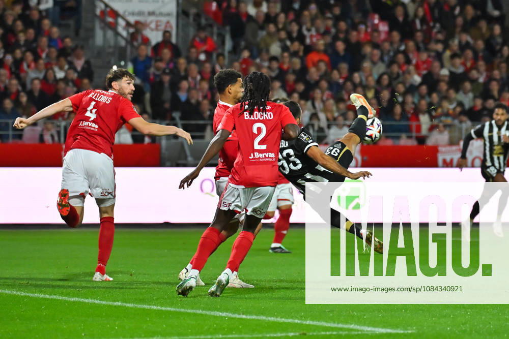 Stade Brestois 29 v Angers SCO - Ligue 1 McDonald s 2026 2027 Haris Belkebla of Angers and Bradley LOCKO of Stade Brestois 29 and Gautier LLORIS of of Stade Brestois 29 during Ligue 1 McDonald s match between Brest and Angers at Stade Francis-Le Ble on October 10, 2026 in Brest, France. Brest France