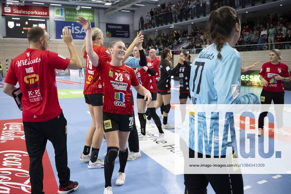 Alsco Handball Bundesliga Frauen, Saison 2026 2027 SV Union Halle-Neustadt vs.BSV Sachsen Zwickau Halle, Deutschland 09.September 2026: Im Bild:Die Mannschaft von Halle jubelt nach ihren Sieg ueber Zwickau Schlussjubel, Schlußjubel, Emotion, Freude, Halle Saale SWH Arena Sachsen-Anhalt Deutschland