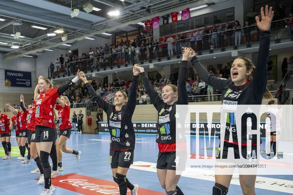 Alsco Handball Bundesliga Frauen, Saison 2026 2027 SV Union Halle-Neustadt vs.BSV Sachsen Zwickau Halle, Deutschland 09.September 2026: Im Bild:Die Mannschaft von Halle jubelt nach ihren Sieg ueber Zwickau Schlussjubel, Schlußjubel, Emotion, Freude, Halle Saale SWH Arena Sachsen-Anhalt Deutschland