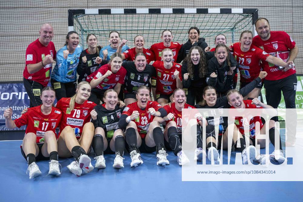 Alsco Handball Bundesliga Frauen, Saison 2026 2027 SV Union Halle-Neustadt vs.BSV Sachsen Zwickau Halle, Deutschland 09.September 2026: Im Bild:Die Mannschaft von Halle jubelt nach ihren Sieg ueber Zwickau Schlussjubel, Schlußjubel, Emotion, Freude, Halle Saale SWH Arena Sachsen-Anhalt Deutschland