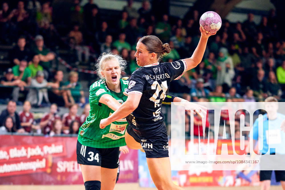 JONNA SCHAUBE (Fuechse Berlin, 34), Lisa Fuchs (SG Nuertingen-Zizishausen, 24), GER, 2. Handball - Bundesliga Frauen, Fuechse Berlin vs. SG Nuertingen-Zizishausen, Saison 2026 27, 5. Spieltag, 10.10.2026 GER, 2. Handball - Bundesliga Frauen, Fuechse Berlin vs. SG Nuertingen-Zizishausen, Saison 2026 27, 5. Spieltag, 10.10.2026 Berlin