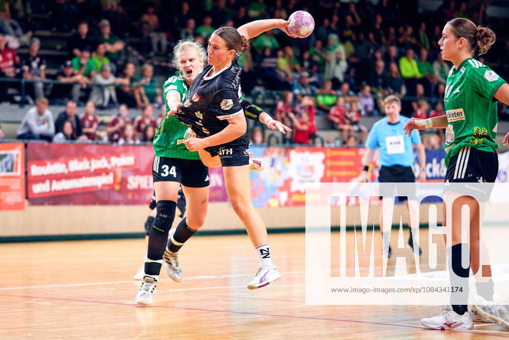 JONNA SCHAUBE (Fuechse Berlin, 34), Lisa Fuchs (SG Nuertingen-Zizishausen, 24), GER, 2. Handball - Bundesliga Frauen, Fuechse Berlin vs. SG Nuertingen-Zizishausen, Saison 2026 27, 5. Spieltag, 10.10.2026 GER, 2. Handball - Bundesliga Frauen, Fuechse Berlin vs. SG Nuertingen-Zizishausen, Saison 2026 27, 5. Spieltag, 10.10.2026 Berlin