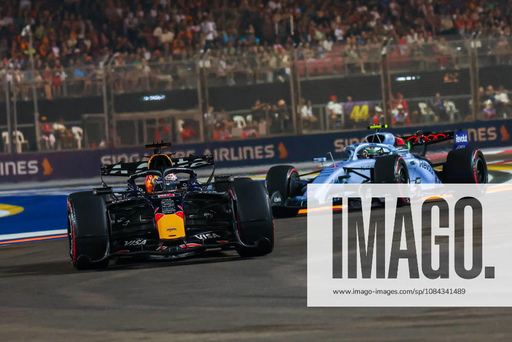 Formula 1 Singapore Grand Prix SINGAPORE - OCTOBER 10: Red Bull s driver Max Verstappen (L) during the Qualifying Session at the Formula One Grand Prix of Singapore, at the Marina Bay Street Circuit in Singapore, on October 10, 2026. Daniel Ceng Anadolu Singapore Singapore. Editorial use only. Please get in touch for any other usage.