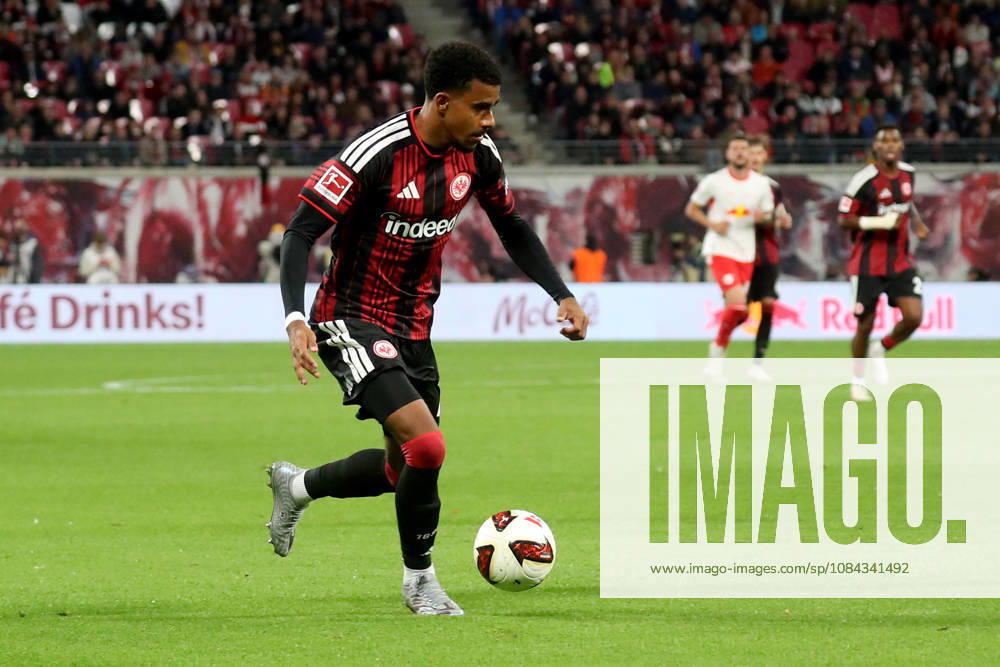 Fussball 1.Bundesliga, RB Leipzig - Eintracht Frankfurt v.l. Ansgar Knauff (Eintracht Frankfurt) Leipzig