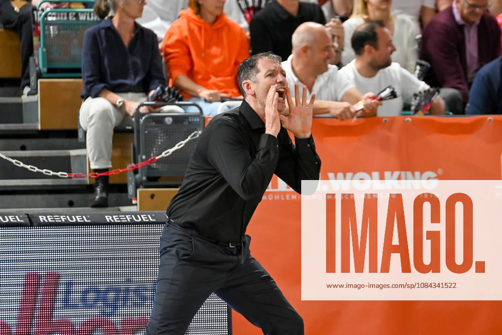 Ty Harrelson (ratiopharm Ulm, Coach) ruft, gestikuliert RASTA Vechta vs. ratiopharm Ulm, easyCredit Basketball Bundesliga, 5. Spieltag, Saison 2026 2027, 10.10.2026, RASTA Vechta vs. ratiopharm Ulm, easyCredit Basketball Bundesliga, 5. Spieltag, Saison 2026 2027, 10.10.2026 Vechta