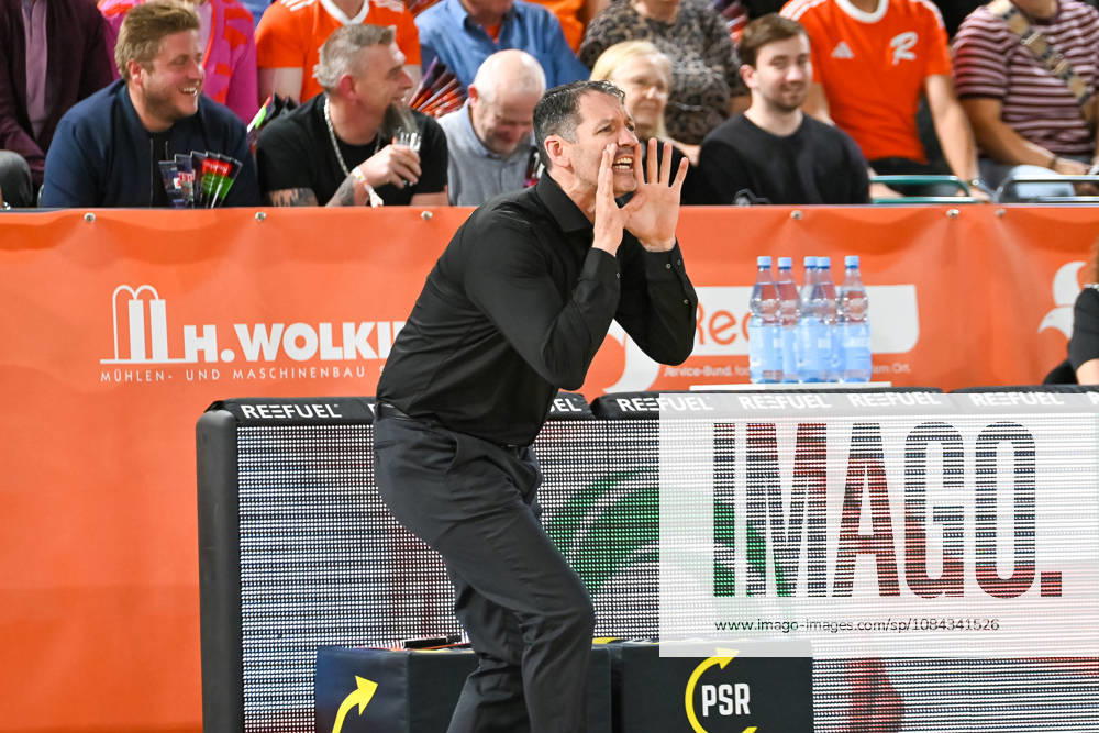 Ty Harrelson (ratiopharm Ulm, Coach) ruft, gestikuliert RASTA Vechta vs. ratiopharm Ulm, easyCredit Basketball Bundesliga, 5. Spieltag, Saison 2026 2027, 10.10.2026, RASTA Vechta vs. ratiopharm Ulm, easyCredit Basketball Bundesliga, 5. Spieltag, Saison 2026 2027, 10.10.2026 Vechta