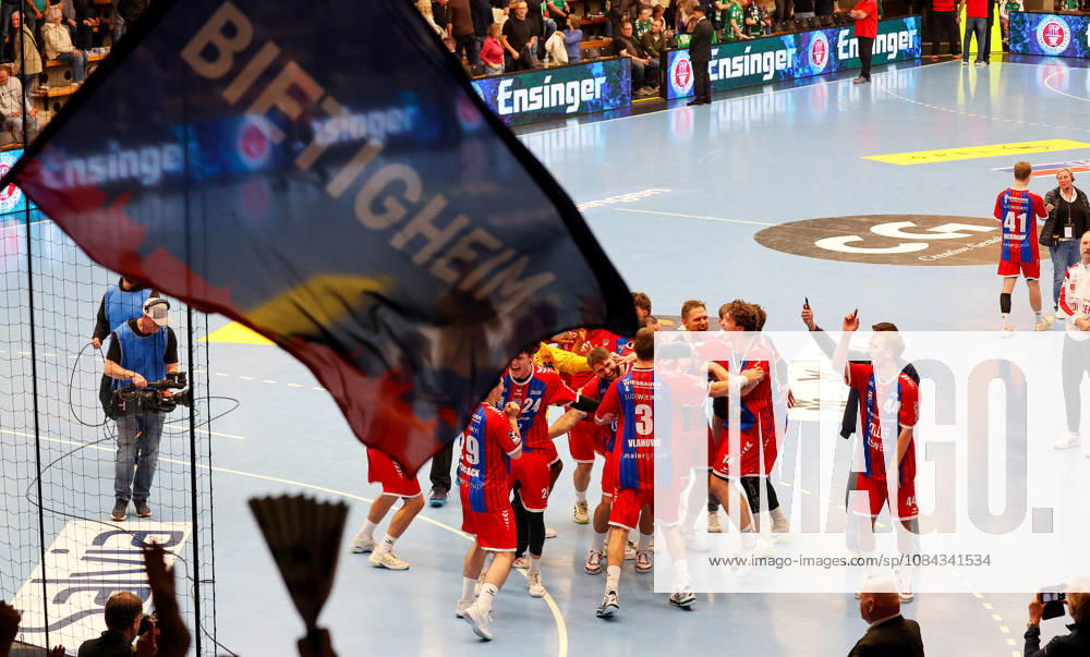 Deutschland, Göppingen, Handball Opel HBL Bundesliga, FRISCH AUF! Göppingen vs. SG BBM Bietigheim, Jubel Bietigheim, Fans, Zuschauer