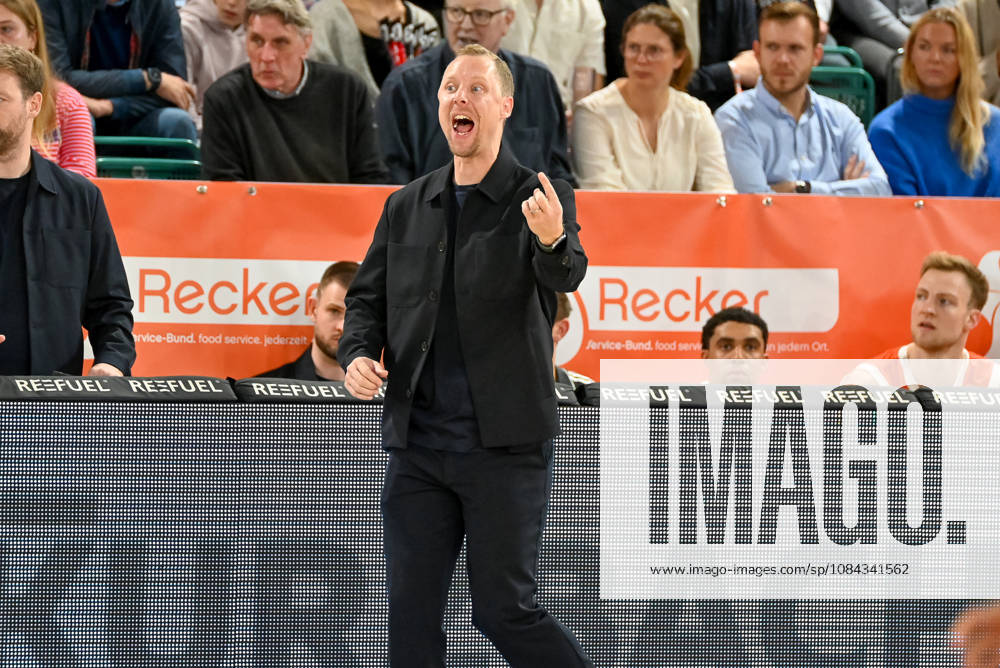Christian Held (RASTA Vechta, Coach) gestikuliert RASTA Vechta vs. ratiopharm Ulm, easyCredit Basketball Bundesliga, 5. Spieltag, Saison 2026 2027, 10.10.2026, RASTA Vechta vs. ratiopharm Ulm, easyCredit Basketball Bundesliga, 5. Spieltag, Saison 2026 2027, 10.10.2026 Vechta