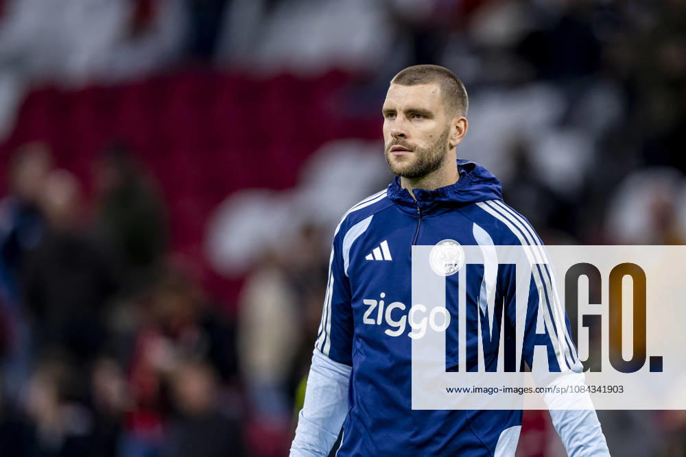 AMSTERDAM - AFC Ajax Amsterdam goalkeeper Maarten Paes during the Vriendenloterij Eredivisie match between Ajax and N.E.C. in Johan Cruijff ArenA on 10 October 2026 in Amsterdam, Nederland. (Photo by DeFodi Images) -