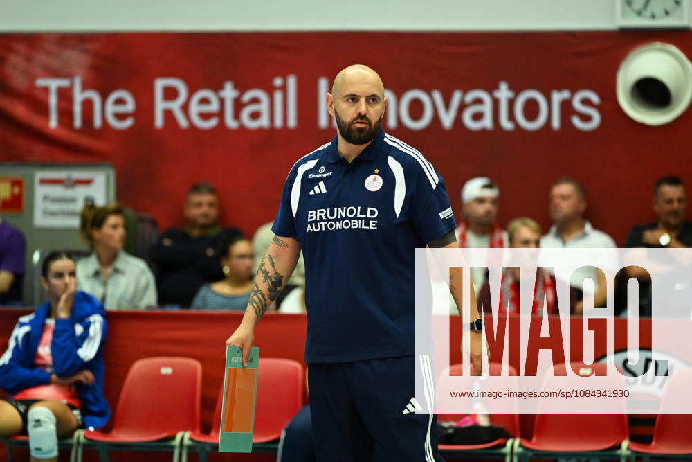 Konstantin Bitter (Cheftrainer Allianz MTV Stuttgart) Dresdner SC vs. Allianz MTV Stuttgart, 1. Volleyball Bundesliga Damen, Spielzeit 2026 2027, 10.10.2026 Dresdner SC vs. Allianz MTV Stuttgart, 1. Volleyball Bundesliga Damen, Spielzeit 2026 2027, 10.10.2026 Dresden