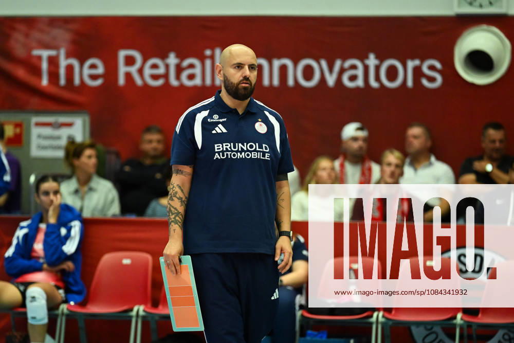 Konstantin Bitter (Cheftrainer Allianz MTV Stuttgart) Dresdner SC vs. Allianz MTV Stuttgart, 1. Volleyball Bundesliga Damen, Spielzeit 2026 2027, 10.10.2026 Dresdner SC vs. Allianz MTV Stuttgart, 1. Volleyball Bundesliga Damen, Spielzeit 2026 2027, 10.10.2026 Dresden