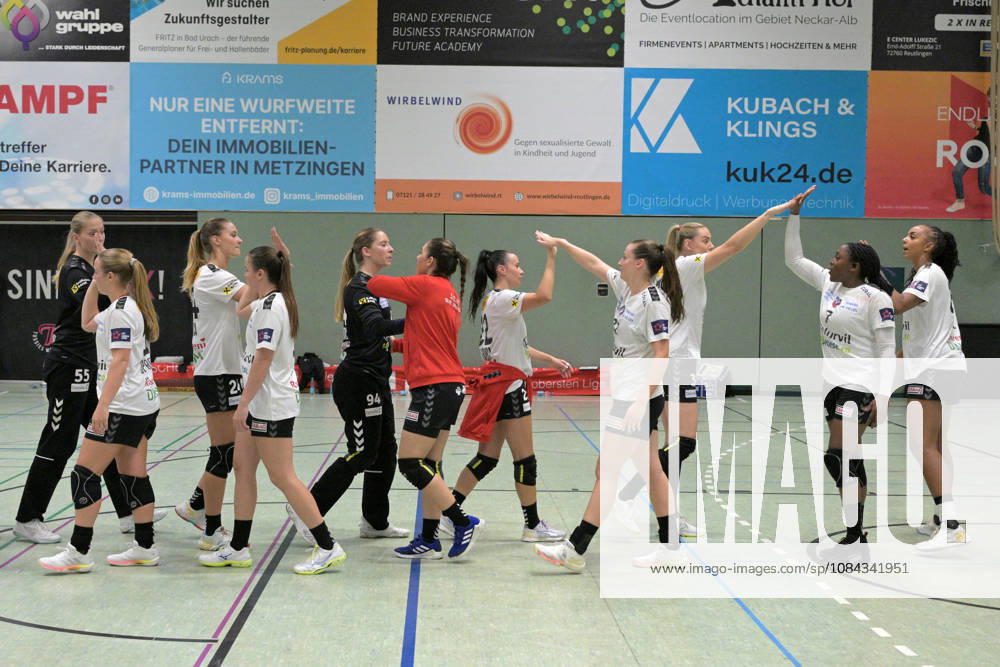 Die Spielerinnen von SCM Ramnicu Valcea klatschen nach dem Spiel ab TusSies Metzingen vs. SCM Ramnicu Valcea, Handball, EHF, Europa Leauge Qualifikation Rueckspiel, Saison 2026 2027, 10.10.2026 TusSies Metzingen vs. SCM Ramnicu Valcea, Handball, EHF, Europa Leauge Qualifikation Rueckspiel, Saison 2026 2027, 10.10.2026 Metzingen