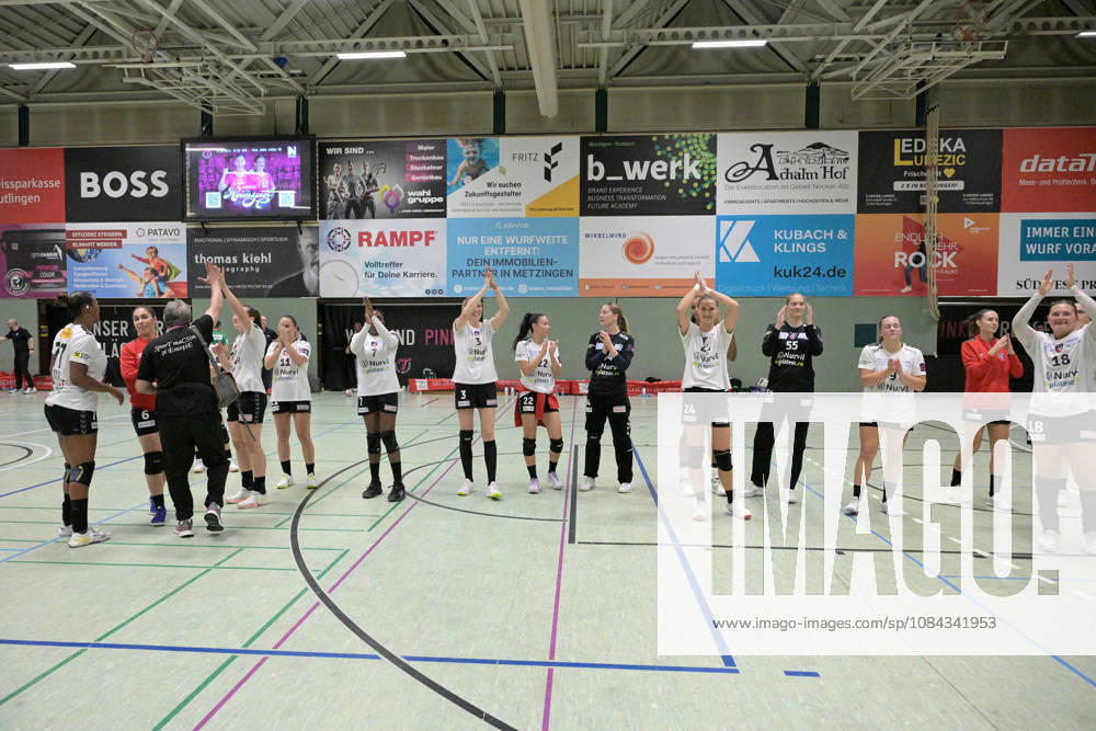 Die Spielerinnen von SCM Ramnicu Valcea bedanken sich bei den Fans TusSies Metzingen vs. SCM Ramnicu Valcea, Handball, EHF, Europa Leauge Qualifikation Rueckspiel, Saison 2026 2027, 10.10.2026 TusSies Metzingen vs. SCM Ramnicu Valcea, Handball, EHF, Europa Leauge Qualifikation Rueckspiel, Saison 2026 2027, 10.10.2026 Metzingen