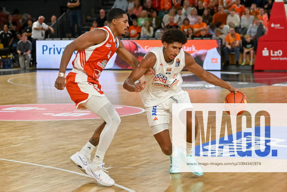 Meissa Faye (ratiopharm Ulm, 11) am Ball gegen Armaan Franklin (RASTA Vechta, 04) RASTA Vechta vs. ratiopharm Ulm, easyCredit Basketball Bundesliga, 5. Spieltag, Saison 2026 2027, 10.10.2026, RASTA Vechta vs. ratiopharm Ulm, easyCredit Basketball Bundesliga, 5. Spieltag, Saison 2026 2027, 10.10.2026 Vechta